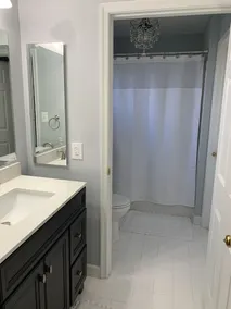 Spacious 5 bedroom home with large deck and hot tub - Image 4