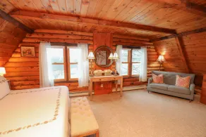 Belle cabane en rondins traditionnelle - Image 3