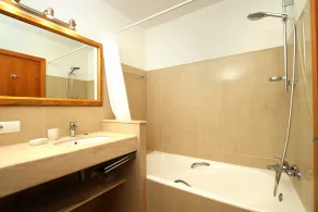 Großes Privatgrundstück/ Rasen /11x5m großer beheizter Pool/ PS5-VR /Fahrräder - Image 4