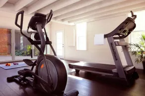 Luxurious farmhouse on Westlake Shore Sandbanks - Image 2