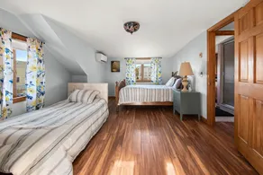 Beautiful Cozy Beach Cottage right across the street from Kelly Beach - Image 5