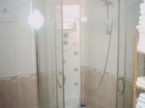 CASA COM QUARTO FECHADO, HUERTA, JARDIM, 4 QUARTOS A 600 METROS DA PRAIA - Image 4
