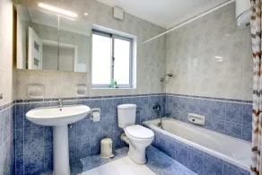 Seafront 3 bedroom apartment - Image 2