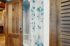 Quintessential lakefront home with woodstove, beach access, dock & washer/dryer - Image 3