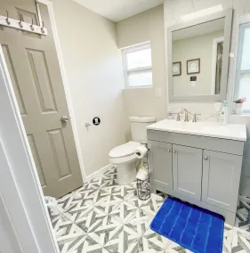 Beautiful room in prime location - Image 3