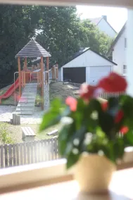 Modern \"industrial style\" vacation apartment with terrace + nearby playground - Image 2