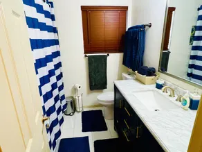 Amazing and Cozy King-Queen Bed Suites w/RV Parking - Image 3