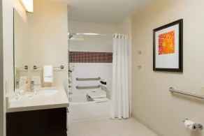 King Suite. Free Breakfast. Pool & Hot Tub. Gym. Great for Business Travelers! - Image 4