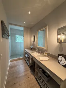 Cozy and comfortable one bedroom with kitchen and with pasture view. - Image 2