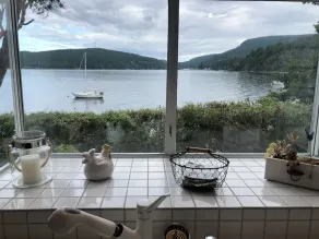 Maple Bay beachfront suite, just steps to your private beach patio - Image 5