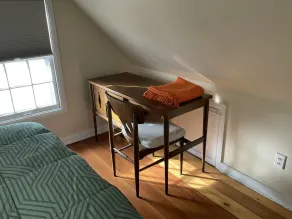 Cute and Cozy 3BR House with Parking - Image 4