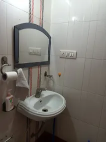 Luxurious 4 Bedroom Entire Apartment - Image 3