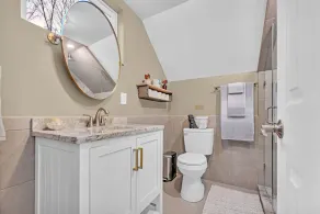 Newly renovated Cozy home with chef kitchen, pretty much fully stocked  - Image 5