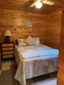 Charming Cottage with guest Cabin, hot tub and RV hook up - Image 3