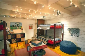 Vintage BARN Apartment-POOL-HotTub-FirePit-Hiking-Museums-Theater-Pets welcome! - Image 4