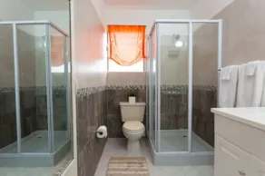 New Kingston Most Central Guest Apt - Image 4