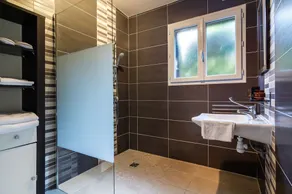 Comfortable single-storey chalet with swimming pool, garden, terrace and parking. - Image 2