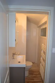 Peaceful house in the heart of the center, with parking & fiber. Sleeps 4-6. - Image 3
