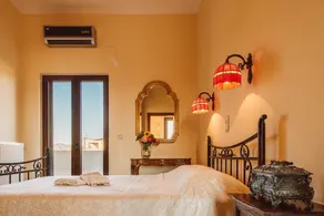 Magnificent villa with pool between sea and mountains - Image 3