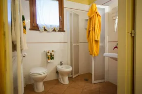 Flat in Lari, A/C, terrace, pool, restaurant, Wi-Fi, close to the village, Li - Image 2