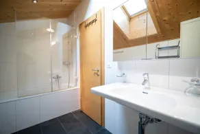 Chasa Bagnera 174: modern 3 1/2 -room attic apartment right next to the Engadin Bad Scuol - Image 2