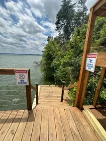 Perfect lake front cottage! Now with stairs to the water!  - Image 4