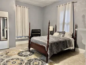MASSIVE THREE BEDROOM HOME IN SELMA - Image 4