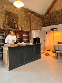 Beautiful restored conversion of an old barn - Image 4