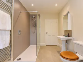 3 bedroom accommodation in West Burton - Image 3