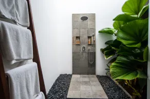 Romantic one bedroom private pool villa in the heart of Legian - Image 2