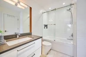 Beautiful Modern Garden Suite steps to Ambleside Beach - Image 3