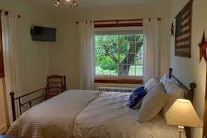 Visit our charming cottage this Fall & Winter. Enjoy the Scenery & Ski Slopes. - Image 4