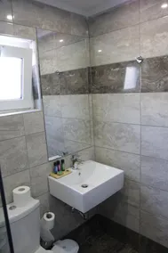 Platoni Deluxe grounfloor apartments - Image 2