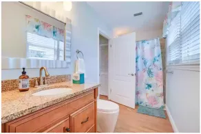 Oceanfront family-sized beach house - Image 4