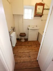 17th Century country  Farmhouse stylishly finished, set in picturesque village - Image 4