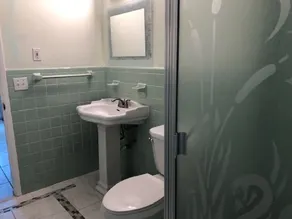 Luxury 2 Bedroom- L'évasion parfaite à seulement 3 minutes à pied de la plage - Image 4