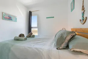 Apartamento 'Surf Home Sea View' con vistas al mar, piscinas compartidas y Wi-Fi - Image 3