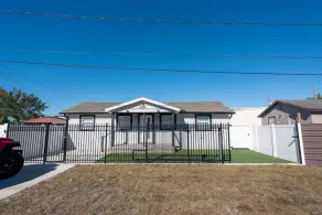 Modern Private luxury Home at TPA - Image 3