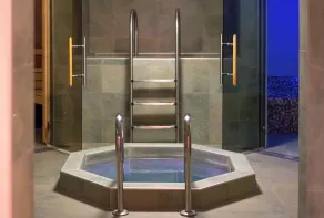 Rahoni Cronwell Hotel by Diomedes Group - Image 2