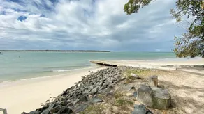 Stafford Hall - Burrum Heads- Riverfront- 3BR- Great Views - Image 5