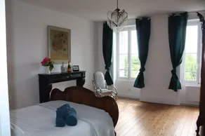 Stunning Maison Bourgeoise on the banks of the Charente, canoe from the door - Image 5