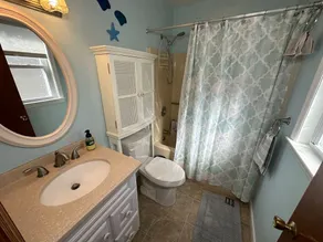 Bennett Beach Bungalow w/ 2 King Beds - Image 2