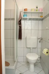 Apartamento de tres habitaciones con una terraza Vrboska, Hvar (A-4634-a) - Image 3