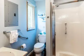 Kenna's Cottage Lakefront 2 bedroom guest house - Image 3