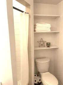 Cozy & Inviting 2 bed suite by Distillery District - Image 3