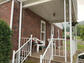 cute and spacious brick house with plenty of boat parking - Image 4