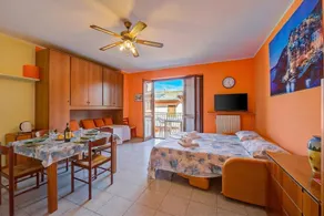 Peter's Cozy Studio-Balcony+Free Parking - Happy Rentals - Image 3