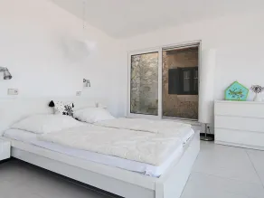 Stylishly renovated stone villa w/fantastic sea view - Image 4