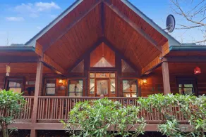 Vintage Luxury Creekside Cabin ~ King Bed, Hot Tub, Fire Pit & Game Room, Dog Ok - Image 5
