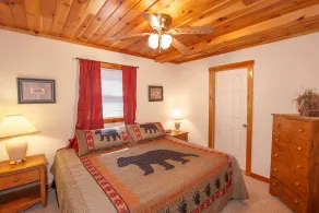 3BR / 2BA Hyggeligt Mountain Cabin med udsigt, Hot Tub, Privat, tæt på Boone og West Jefferson! - Image 4